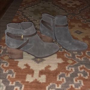 Grey sauce booties